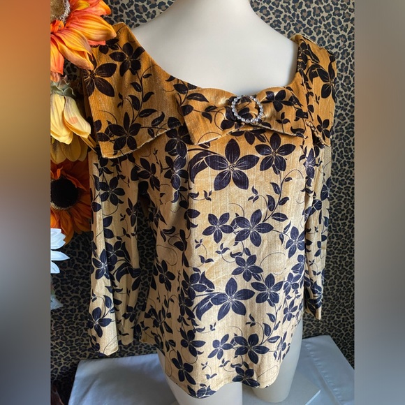 🦋B2G1🦋UNIQUE VINTAGE Gold Velvet Wide Collar & Bow Top NWT | LARGE | - Picture 4 of 12